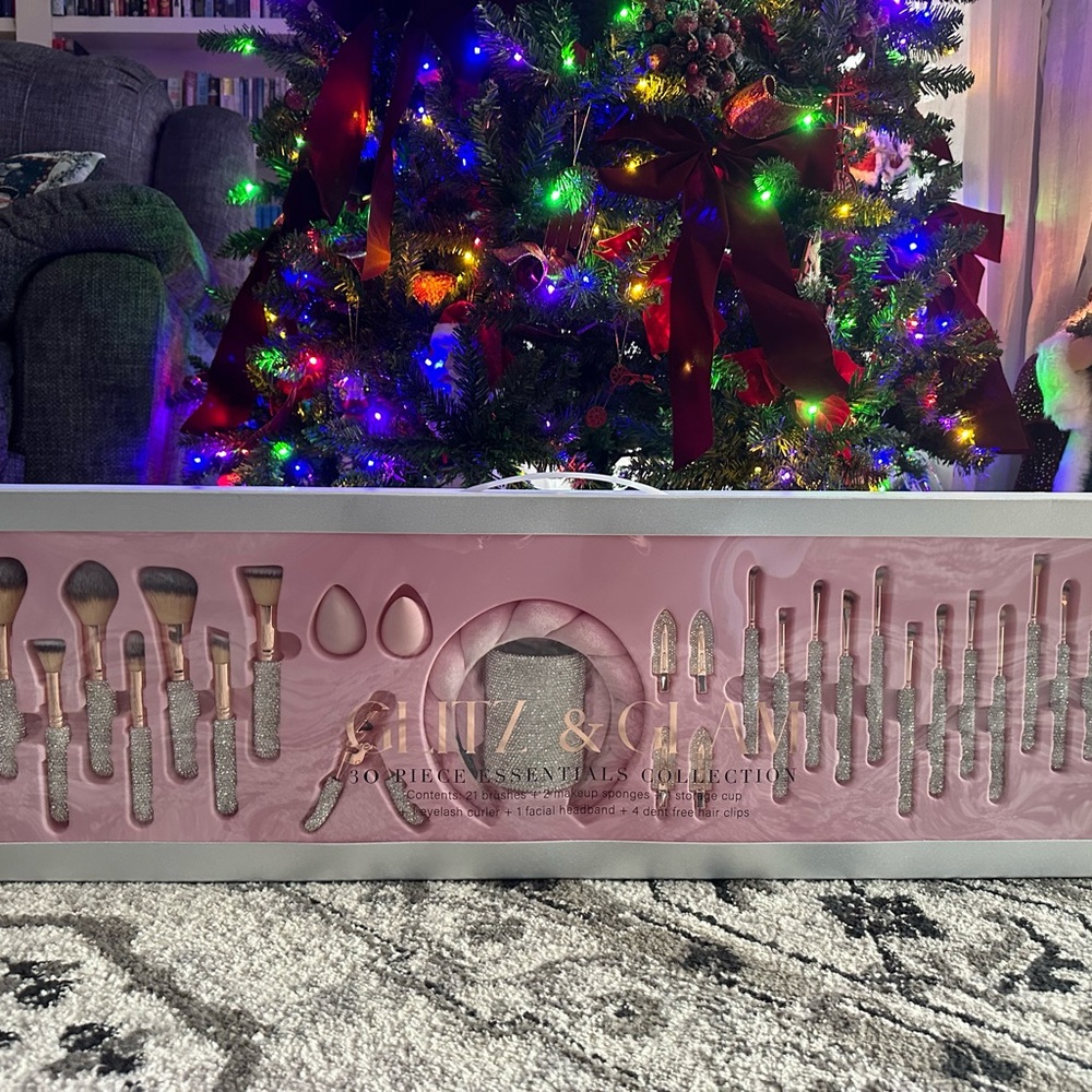 30 piece Glitz and Glam Brush Set